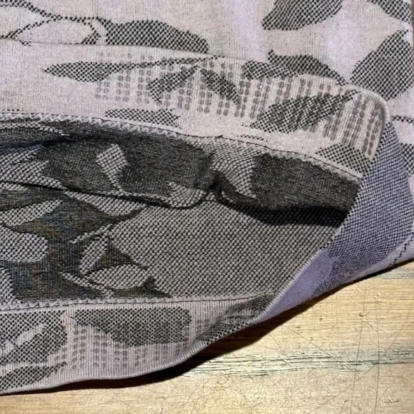 Athleta Momentum Top Wandering Floral Shasta SeamlessThumbholes Hem XSmall** - Picture 5 of 11